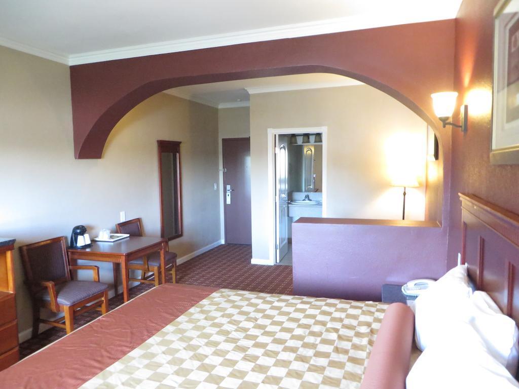 Rodeway Inn & Suites - Pasadena Exterior foto